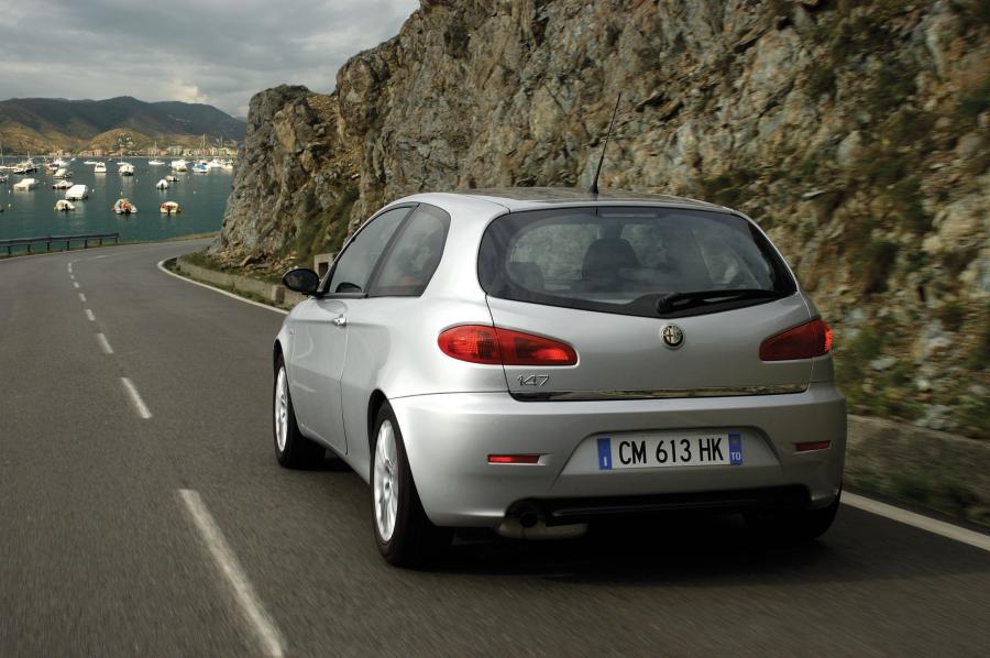  Alfa Romeo 147 3-Door (937A) 2004 года  (фото 26 из 48)